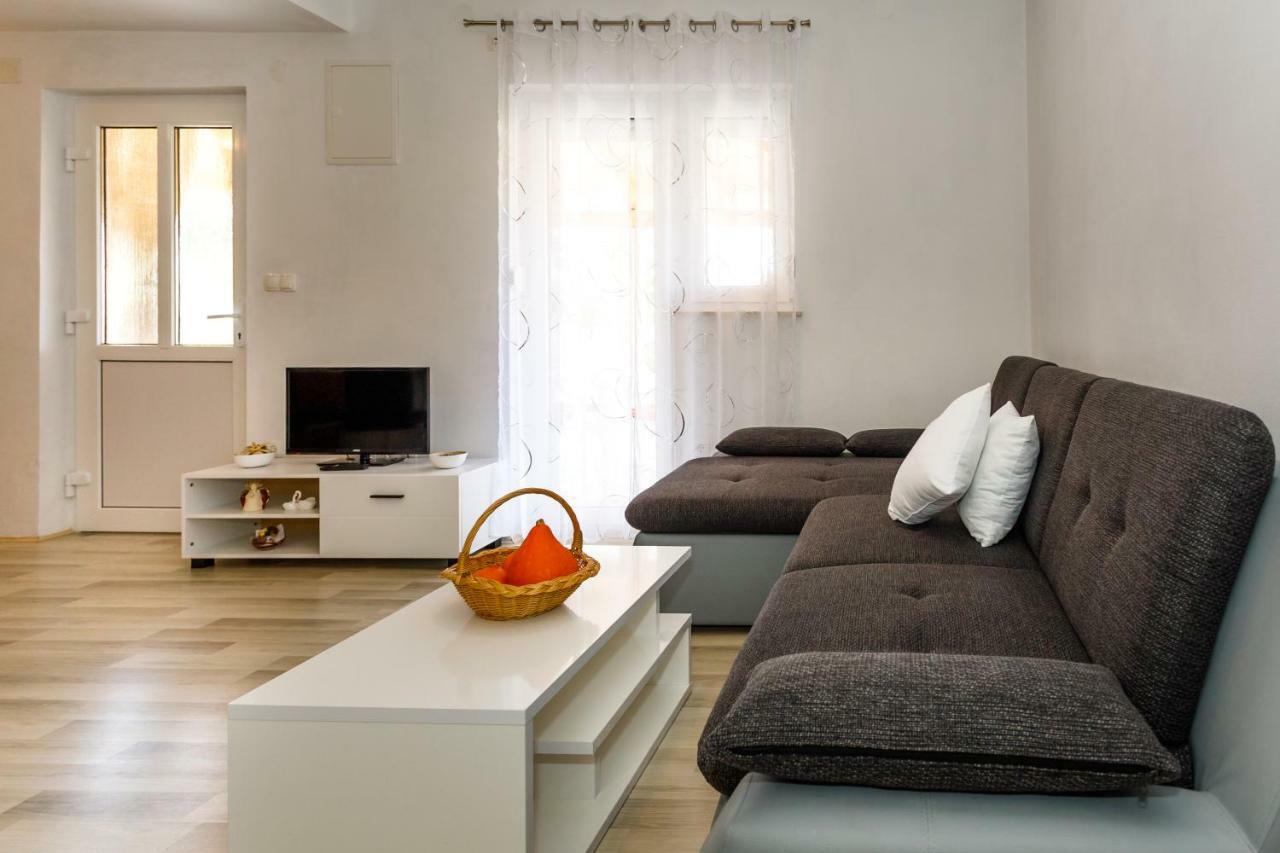 Apartman Dobrila Vrh  Экстерьер фото