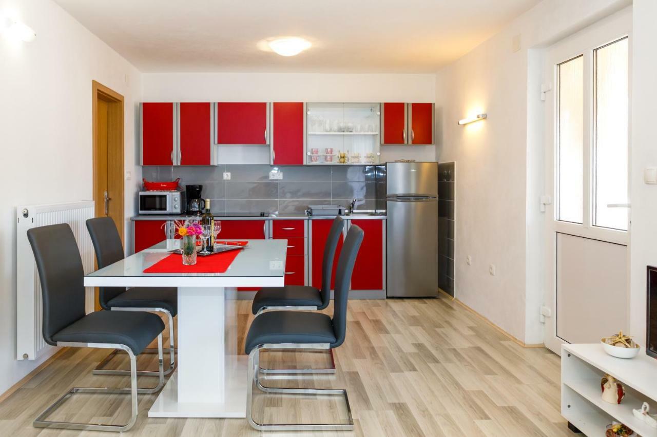Apartman Dobrila Vrh  Экстерьер фото