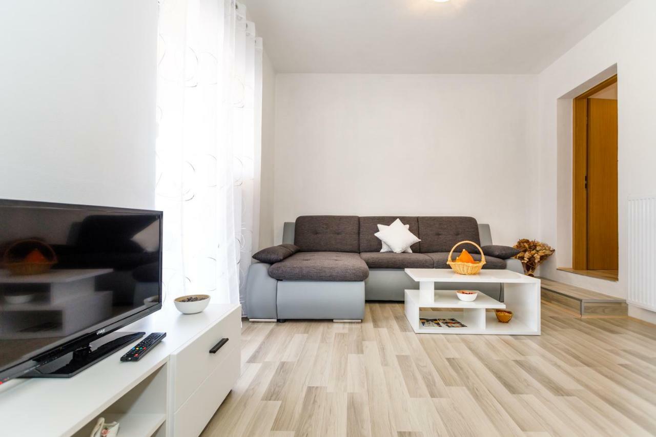 Apartman Dobrila Vrh  Экстерьер фото